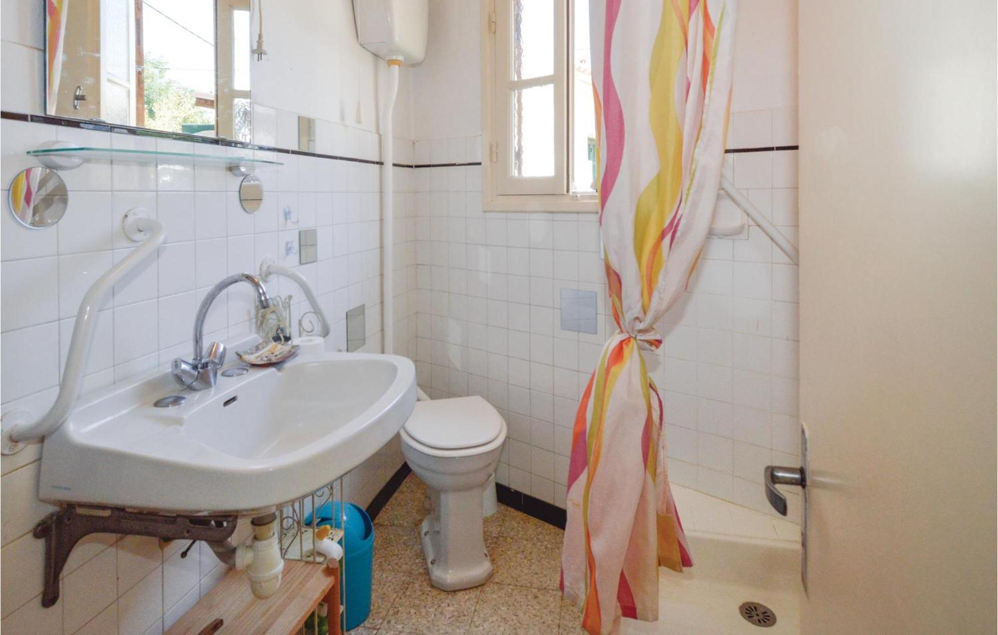2 Bedroom Beautiful Apartment In Calcatoggio カルカトッジョ エクステリア 写真
